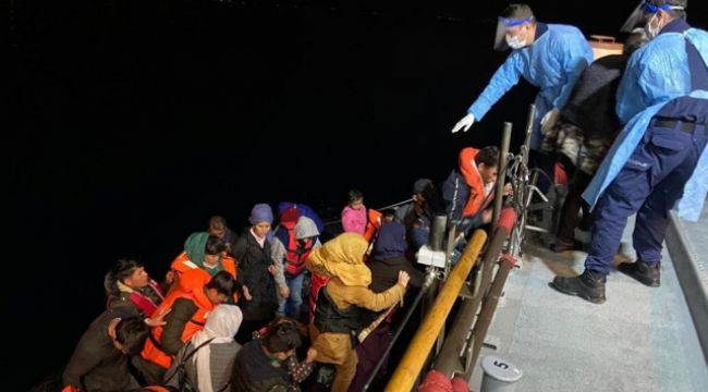 Çanakkale açıklarında 56 düzensiz göçmen kurtarıldı