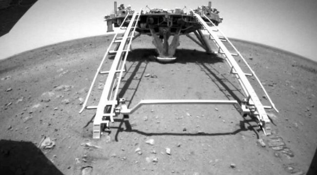 Çin'in uzay aracı Zhurong Mars'a indi