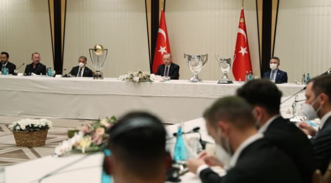 CUMHURBAŞKANI ERDOĞAN, BEŞİKTAŞ FUTBOL TAKIMINI KABUL ETTİ