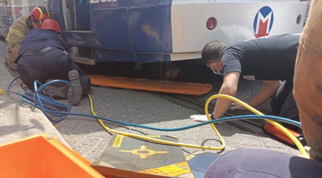 Fatih'te tramvay durağında panik! Herkes seferber oldu