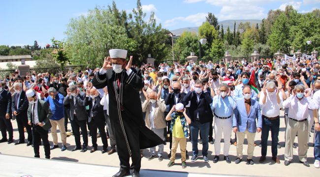 FİLİSTİNLİLER İÇİN GIYABİ CENAZE NAMAZI