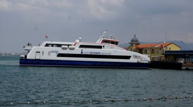 FIRTINA İZMİR'DE DENİZ ULAŞIMINI VURDU