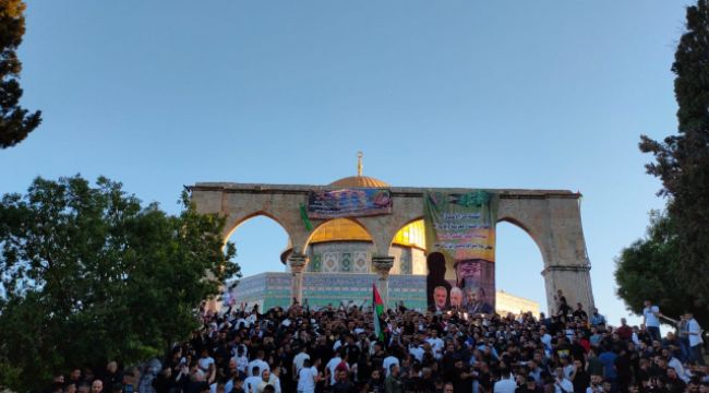 İsrail güçlerinin ses bombalarıyla saldırdığı Mescid-i Aksa'da bayram namazı