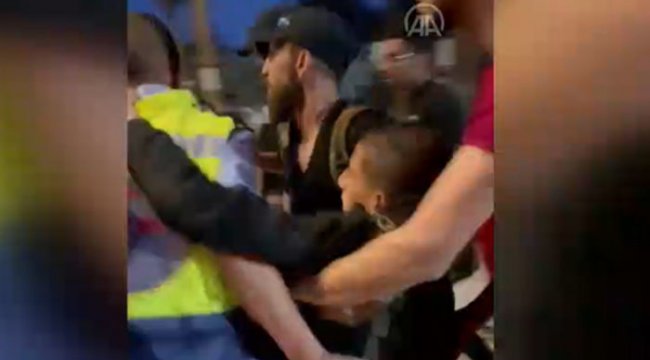 İsrail polisi, sabah namazı sonrası cemaate saldırdı! Yaralılar var