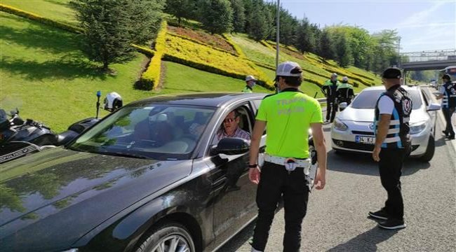 İstanbul'da 'çakarlı araç' denetimi yapıldı