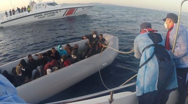 İZMİR'DE DÜZENSİZ GÖÇMENLER KURTARILDI