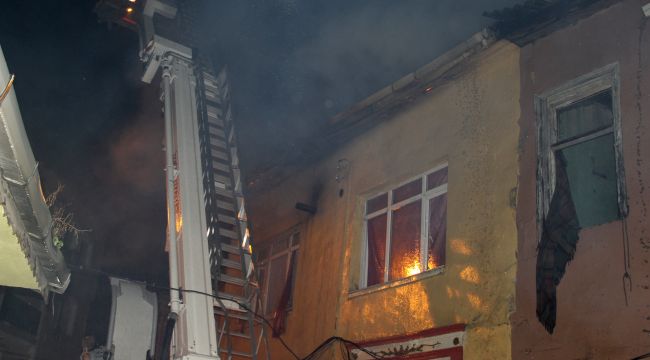 İZMİR’DE KORKUTAN YANGIN