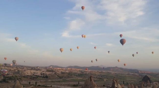 KAPADOKYA'DA BALONLAR YENİDEN HAVALANDI