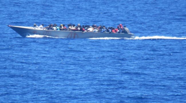 Libya açıklarında 4'ü çocuk 54 düzensiz göçmen kurtarıldı