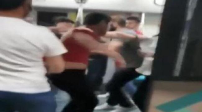 Marmaray'da tekme tokat kavga