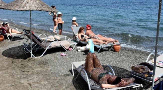 Marmaris'te turistler sahillere akın etti!