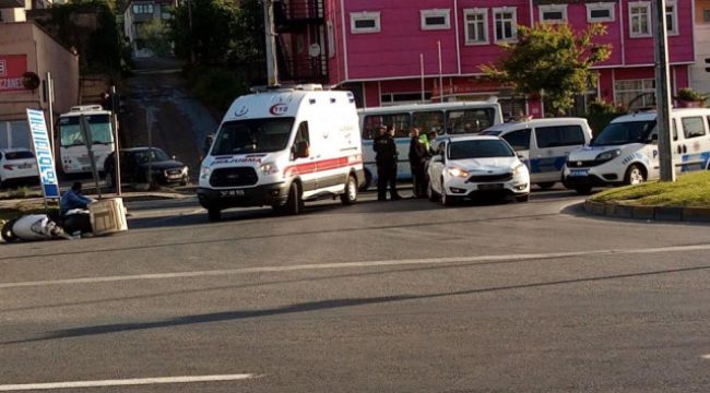 Otomobilin çarptığı motosiklet sürücüsü hayatını kaybetti