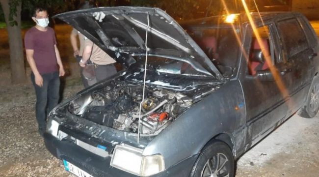 Park halindeki otomobil yandı