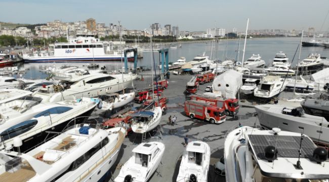 Pendik'te 20 metrelik yatta yangın paniği