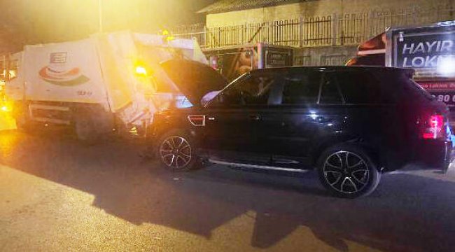 Polisten kaçtıkları lüks ciple çöp kamyonuna çarptılar