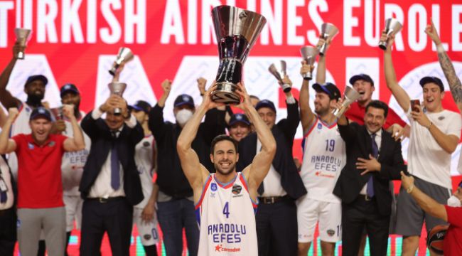 ŞAMPİYON ANADOLU EFES İSTANBUL'DA