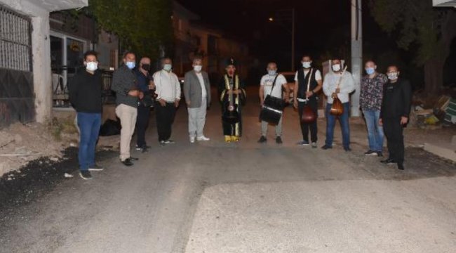 ŞARKILARLA SAHURA UYANDIRDILAR