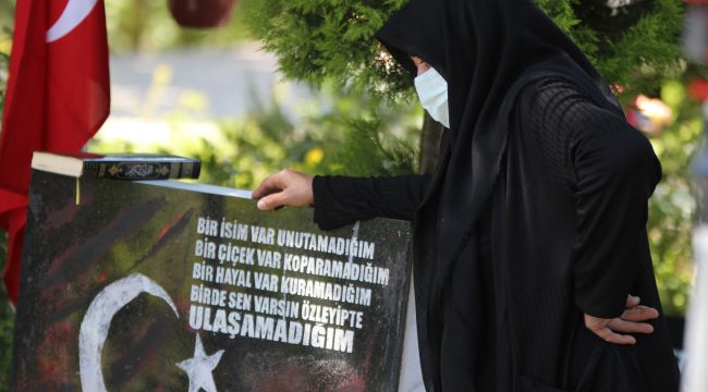 ŞEHİT AİLELERİ ŞEHİTLİĞE KOŞTU