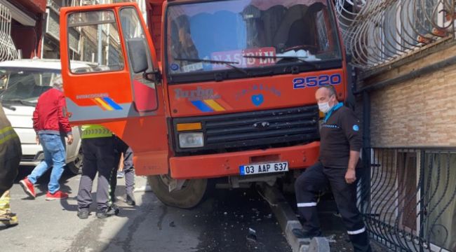 Şişli'de freni boşalan kamyonet dehşet saçtı
