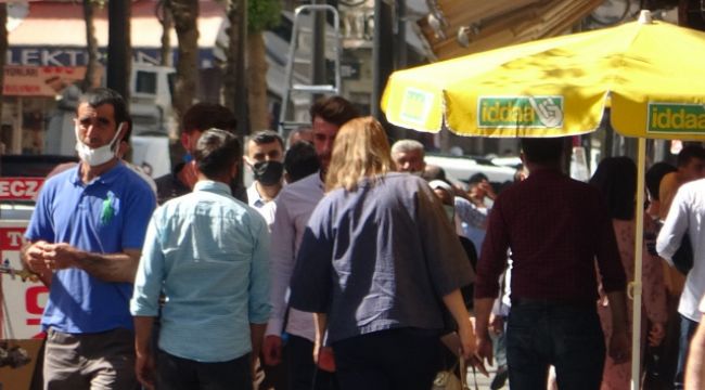 Tam kapanma sona erdi, vatandaşlar cadde ve sokakları doldurdu