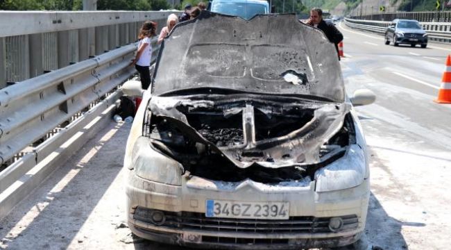 TEM'de seyir halindeyken yanan otomobil kullanılamaz hale geldi