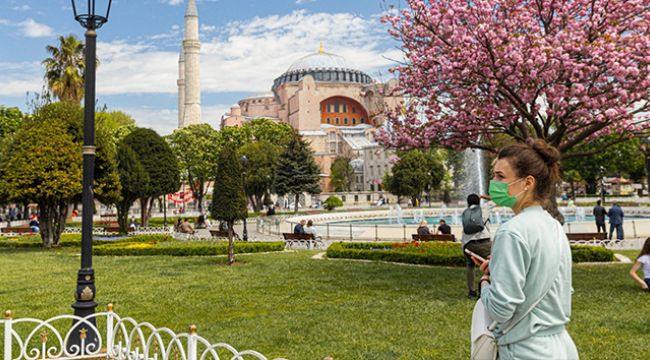Vali Yerlikaya İstanbul'a Mart ayında gelen turist sayısını açıkladı
