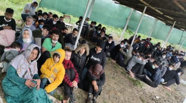 Yunanistan'ın adacıkta mahsur bıraktığı 81 göçmen kurtarıldı