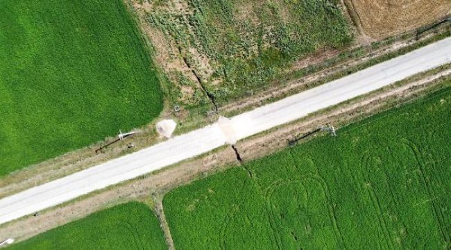 Afyonkarahisar'da arazide oluşan yarık 2 kilometreye ulaştı