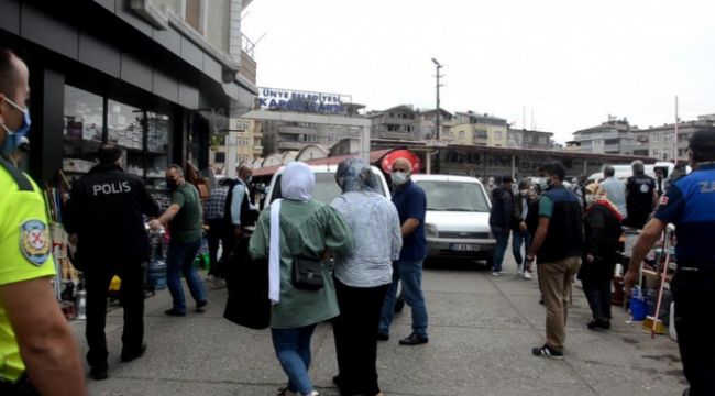 Ağabeyi kavgada ölen kadın husumetlisini berberde bıçakladı