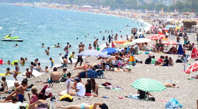 Antalya'da termometreler 43'ü gösterdi, sahiller doldu taştı