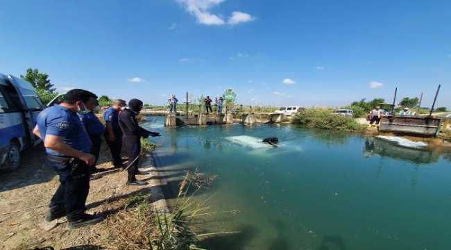 Araç kanala düştü; 2 kişinin cesedi suda bulundu