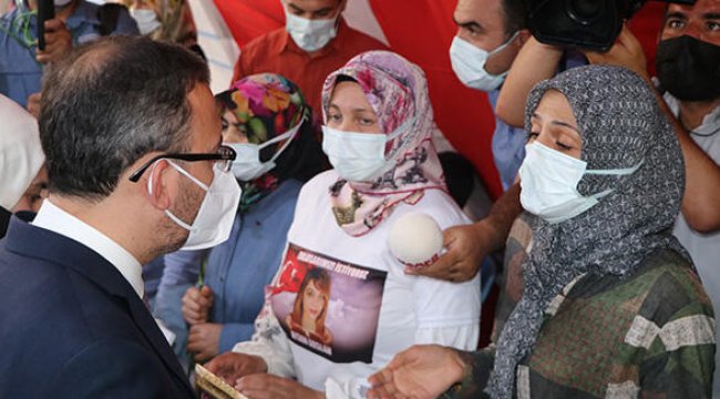 Bakan Kasapoğlu'ndan evlat nöbetindeki ailelere destek ziyareti