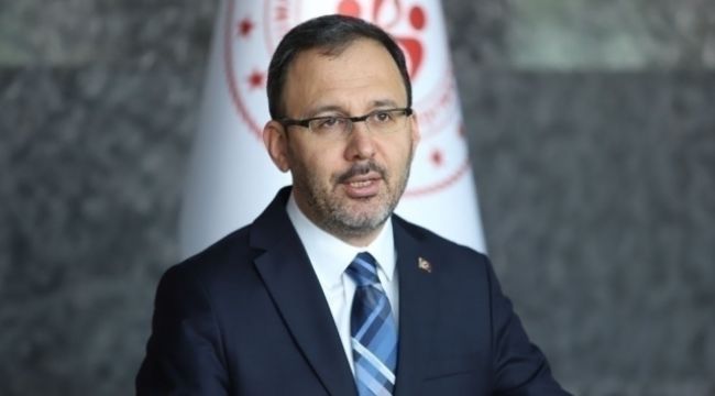 Bakan Kasapoğlu'ndan milli yüzücülere tebrik mesajı