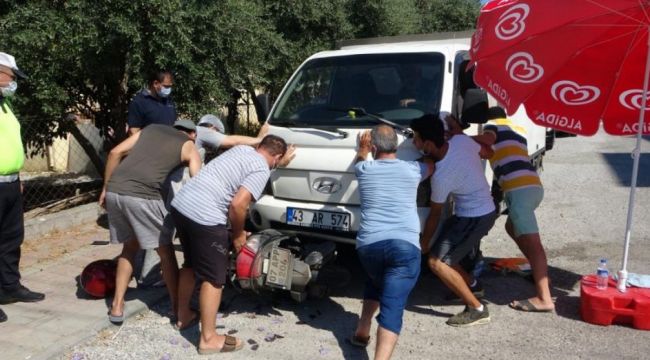 Başındaki kask sayesinde ölümden döndü
