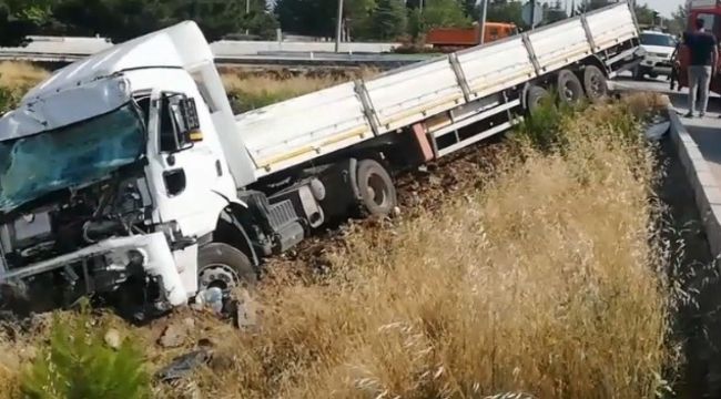 Burdur'da iki tır çarpıştı