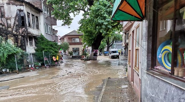 Bursa'nın Gemlik ve Mudanya ilçesi sele teslim