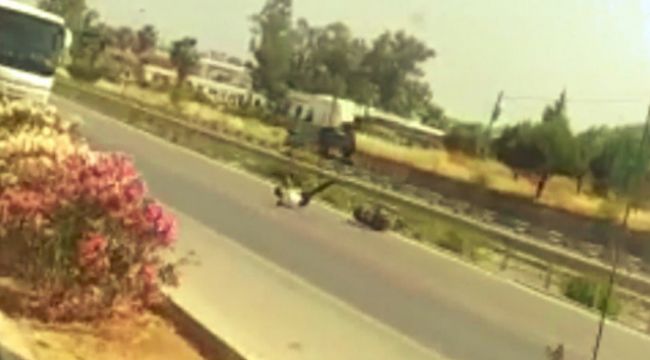 Çalıntı motosikletle trafiği birbirine kattı, ters yöne girip kaza yaptı