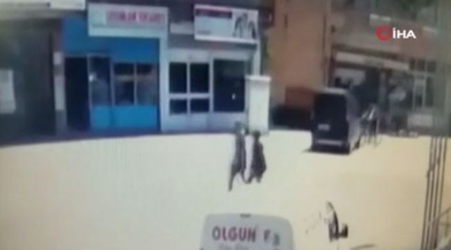 Dönüş yapamaya çalışan ticari araç ile bisiklet çarpıştı