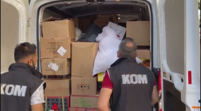KAMYONETTEN KAÇAK ÜRÜNLER ÇIKTI