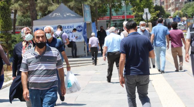 Elazığ'da bunaltıcı sıcaklık, termometreler 39'u gösterdi