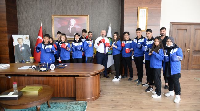 GENÇ SPORCULARI BAŞKAN PEHLİVAN UĞURLADI
