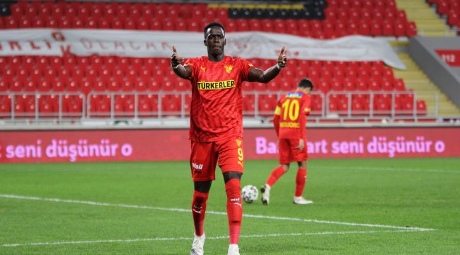 Göztepe, Cherif Ndiaye ile 3 yıllık sözleşme imzaladı