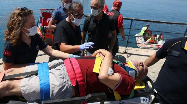 Güneşlenirken üzerine cankurtaran kulesi devrildi