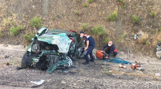 Hatalı sollama kaza getirdi, 2'si ağır 3 kişi yaralandı