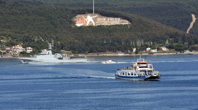 İngiliz savaş gemisi Çanakkale Boğazı'ndan geçti