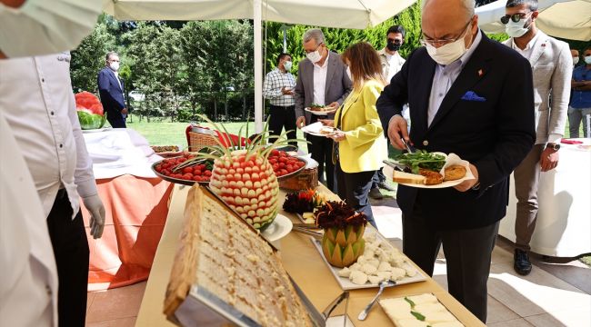 İZMİR'DE DÜNYA KAHVALTI GÜNÜ KUTLANDI