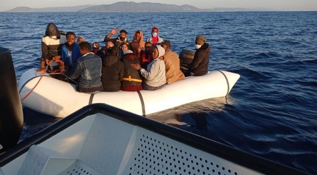 İZMİR’DE DÜZENSİZ GÖÇMENLER KURTARILDI
