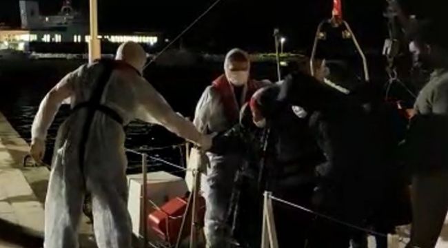 İZMİR'DE DÜZENSİZ GÖÇMENLER KURTARILDI