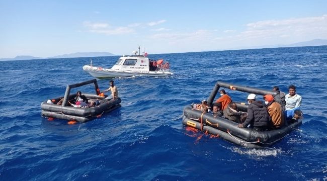 İZMİR'DE DÜZENSİZ GÖÇMENLER KURTARILDI