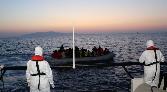 İZMİR'DE DÜZENSİZ GÖÇMENLER KURTARILDI